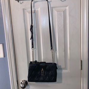 🖤BLACK GUESS HANDBAG🖤